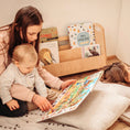 Bild in Galerie-Betrachter laden, Kleines Kinder Bücherregal aus Holz
